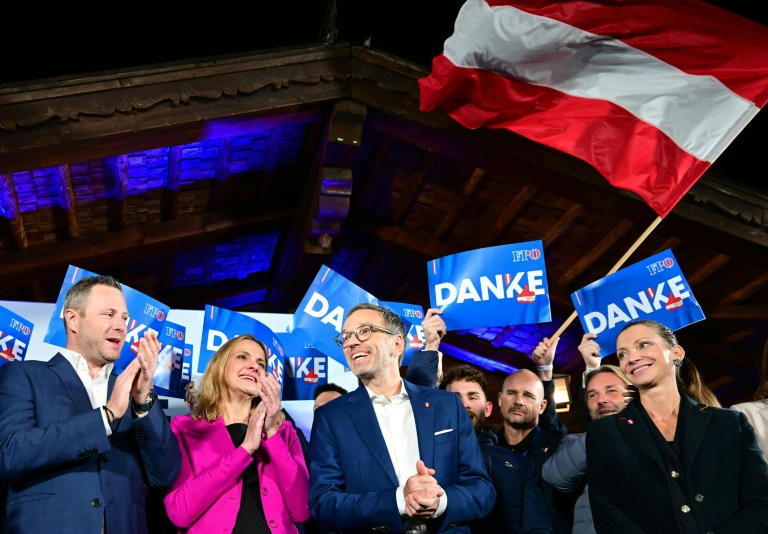 https://d.ibtimes.com/en/full/4550771/austrias-far-right-freedom-party-fpoe-celebrates-its-win-downtown-vienna.jpg