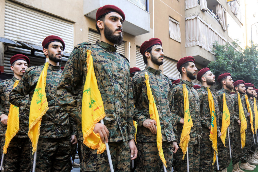 https://d.ibtimes.com/en/full/4551165/hezbollah-fighters.jpg