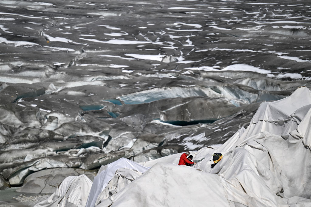 https://d.ibtimes.com/en/full/4551258/swiss-glacier.jpg