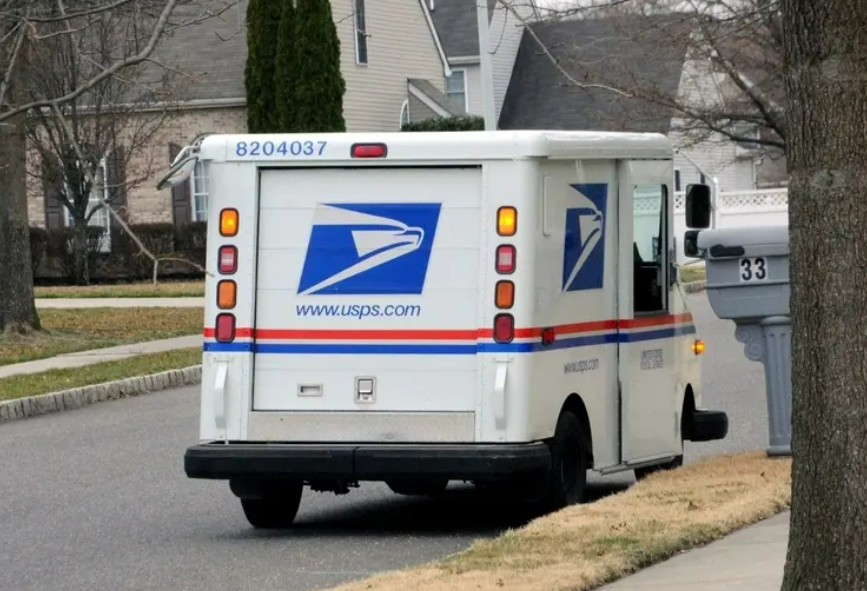 https://d.ibtimes.com/en/full/4551409/usps-truck.png