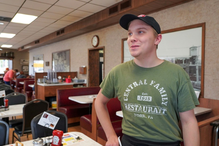 https://d.ibtimes.com/en/full/4551738/zackree-kline-21-works-manager-diner-also-funeral-home-york-pennsylvania.jpg