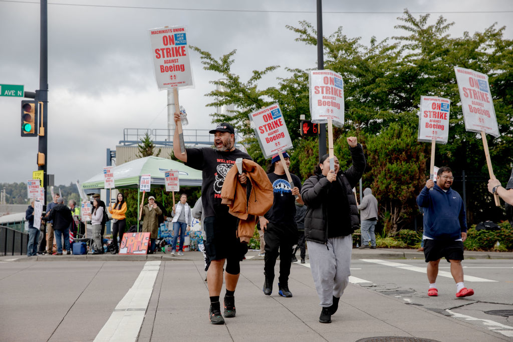 https://d.ibtimes.com/en/full/4552070/boeing-strikers.jpg