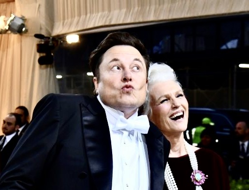 https://d.ibtimes.com/en/full/4552223/elon-maye-musk.jpg