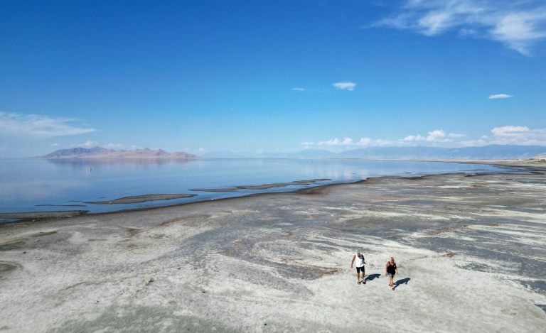 https://d.ibtimes.com/en/full/4552297/bed-great-salt-lake-contains-arsenic-toxic-heavy-metals-which-can-contaminate-atmosphere.jpg