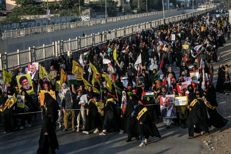 https://d.ibtimes.com/en/full/4552499/pakistan-thousands-pro-palestinian-protesters-marched-cities-karachi-lahore-mark-first.jpg