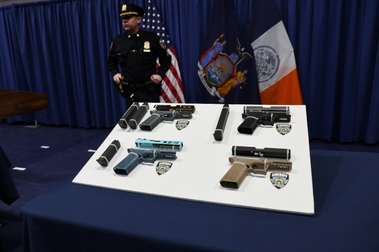 https://d.ibtimes.com/en/full/4552644/confiscated-ghost-guns-being-displayed-news-conference-new-york-city-officials.jpg