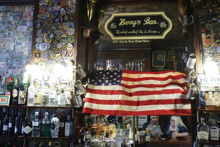 https://d.ibtimes.com/en/full/4552830/most-time-harrys-bar-patrons-get-it-right.jpg