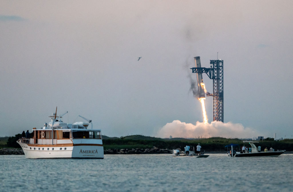 https://d.ibtimes.com/en/full/4553884/spacex-booster.jpg