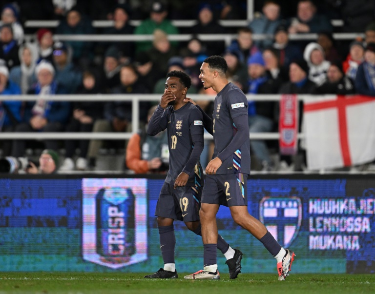 https://d.ibtimes.com/en/full/4553921/trent-alexander-arnold-r-scored-angel-gomes-l-got-assist-england-beat-finland-3-1.jpg