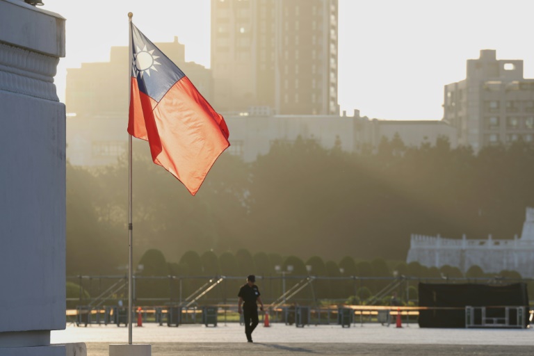 https://d.ibtimes.com/en/full/4554126/man-walks-past-hoisted-taiwanese-flag-chiang-kai-shek-memorial-hall-taipei-tuesday.jpg