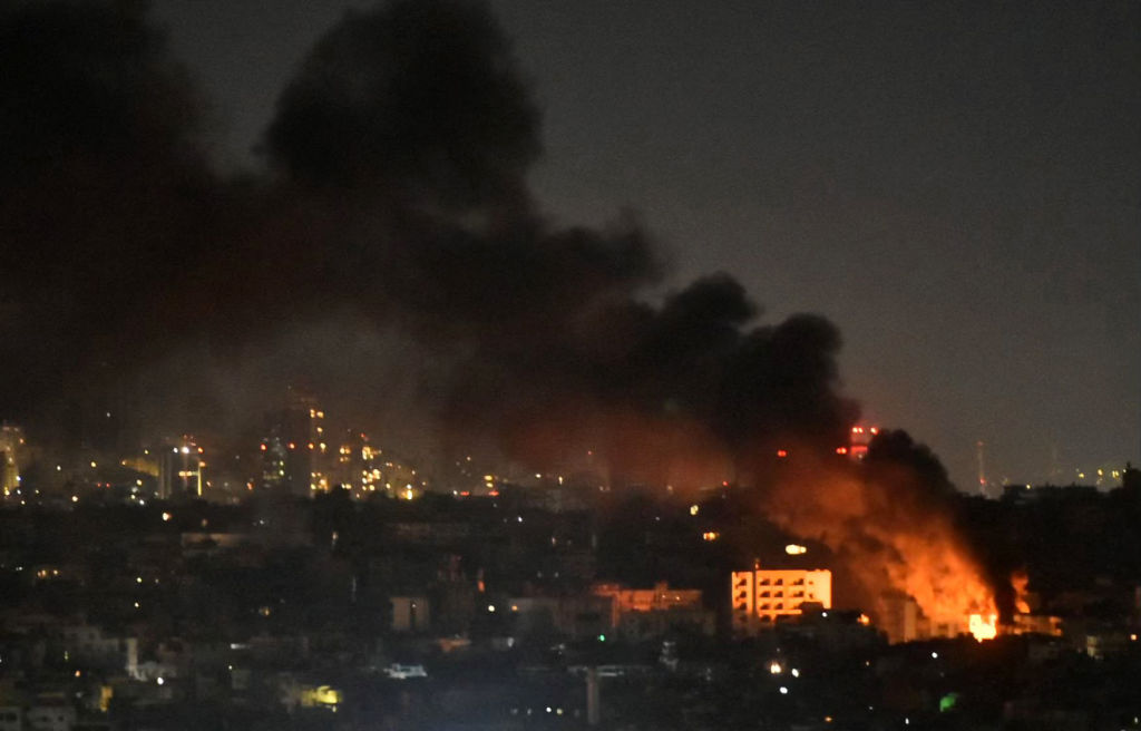 https://d.ibtimes.com/en/full/4555477/beirut-airstrikes.jpg