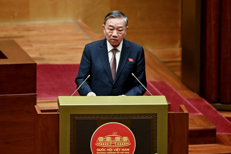 https://d.ibtimes.com/en/full/4555595/vietnams-new-communist-party-chief-lam-told-countrys-parliament-monday-press-ahead-drive.jpg