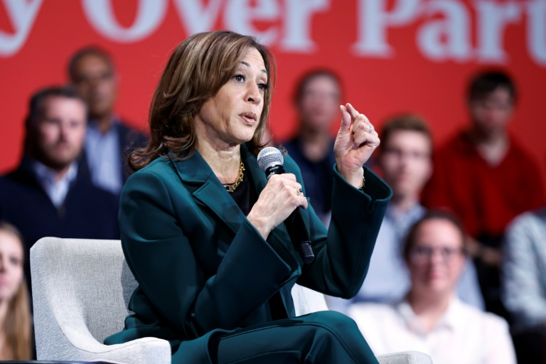 https://d.ibtimes.com/en/full/4556075/vice-president-kamala-harris-will-field-voters-questions-must-win-pennsylvania.jpg