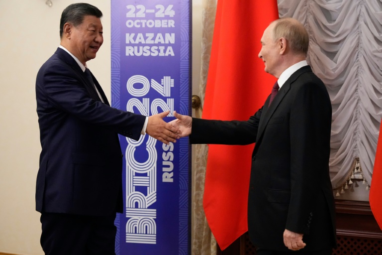 https://d.ibtimes.com/en/full/4556103/putin-said-he-saw-relations-between-beijing-china-foundation-global-stability.jpg