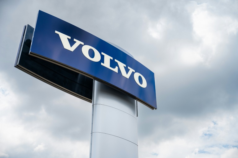 https://d.ibtimes.com/en/full/4556143/volvo-cars-said-it-expects-see-minimal-sales-growth-fourth-quarter.jpg