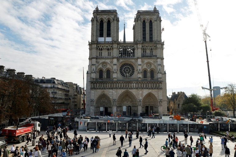 https://d.ibtimes.com/en/full/4556702/notre-dame-de-paris-set-reopen-december-7.jpg