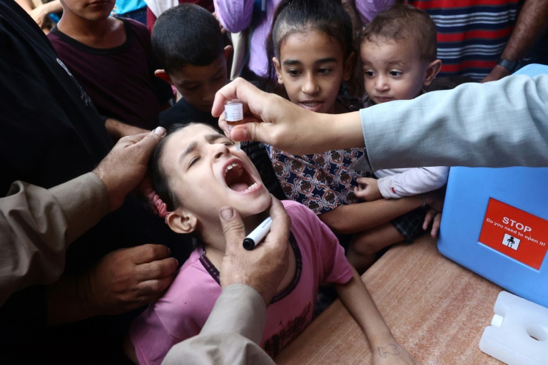 https://d.ibtimes.com/en/full/4558451/palestinian-children-receive-drops-part-polio-vaccination-campaign-deir-al-balah-central-gaza.jpg