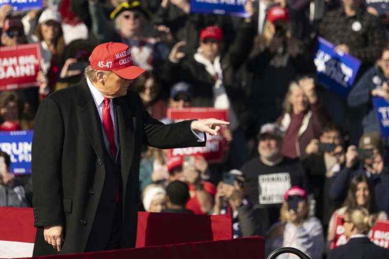 https://d.ibtimes.com/en/full/4558750/trump-began-his-sunday-rally-lititz-pennsylvania-while-harris-will-speak-church-service.jpg