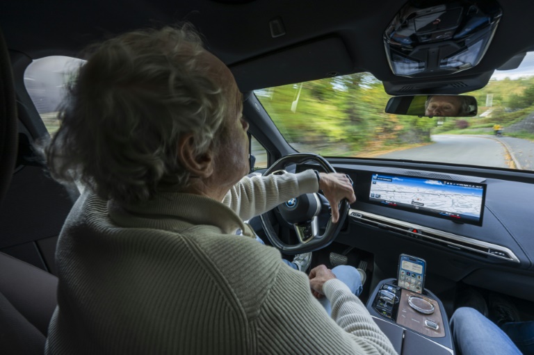 https://d.ibtimes.com/en/full/4559212/baard-gundersen-wheel-his-electric-bmw-ix-baerum-oslo.jpg