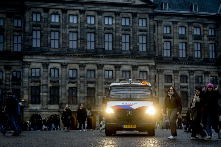 https://d.ibtimes.com/en/full/4560495/amsterdam-police-were-guarding-key-sites-including-jewish-landmarks-saturday.jpg