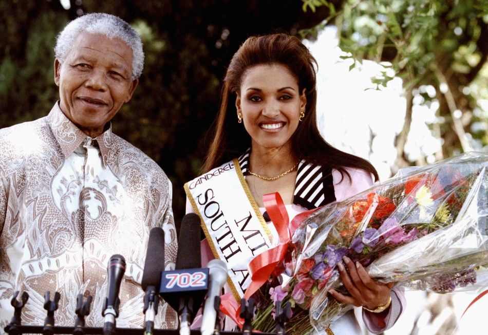 Mandela poses for photographs at his official Pretoria residence with newly-crowned Miss South Africa