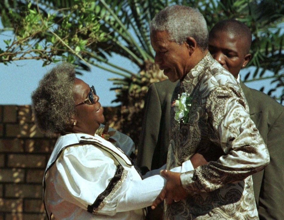 Nelson Mandela greets Steve Biko039s widow Ntsiki during a visit to his grave