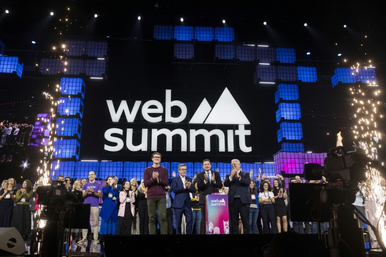 https://d.ibtimes.com/en/full/4561088/web-summit-will-bring-together-some-70000-attendees-more-3000-startups-1000-investors.jpg