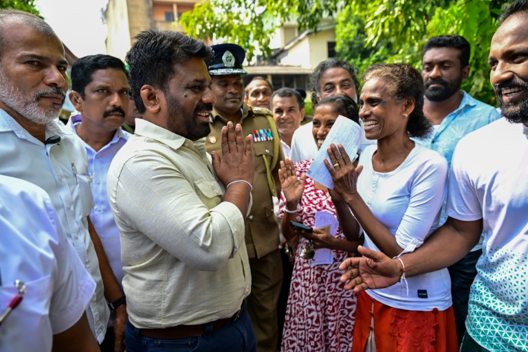 https://d.ibtimes.com/en/full/4561837/sri-lankan-president-anura-kumara-dissanayake-took-power-after-sweeping-september-elections.jpg