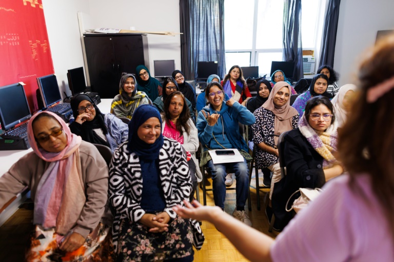 https://d.ibtimes.com/en/full/4561856/class-teaching-new-immigrants-workplace-related-skills-south-asian-women-immigrants-services.jpg