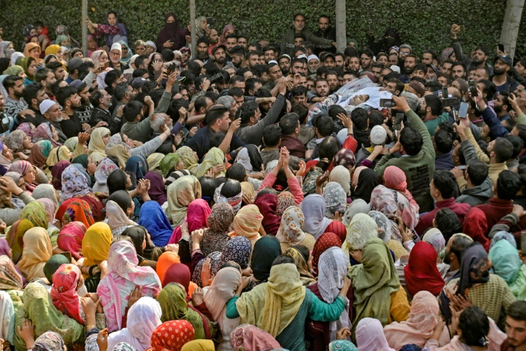 https://d.ibtimes.com/en/full/4561915/relatives-mourners-carry-body-doctor-killed-october-terror-attack-kashmir.jpg