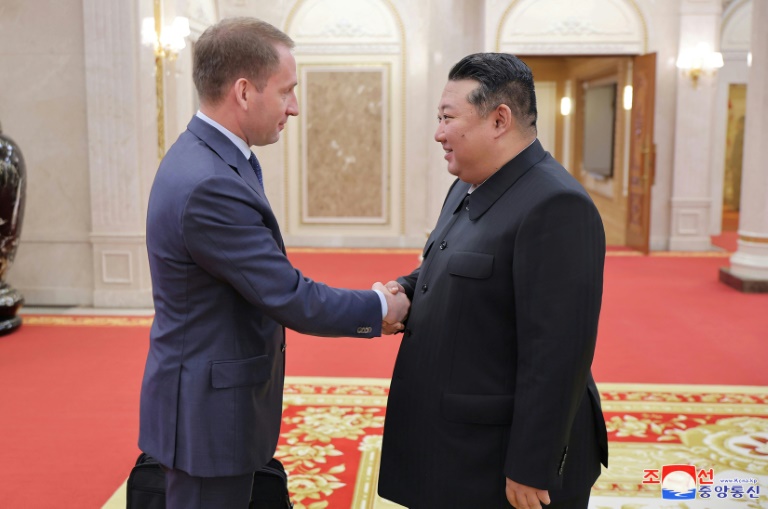 https://d.ibtimes.com/en/full/4562826/kremlin-natural-resources-chief-alexander-kozlov-l-meets-north-korean-leader-kim-jong-un.jpg