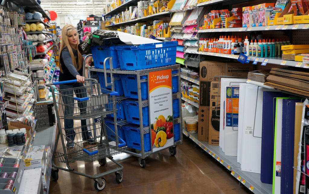 https://d.ibtimes.com/en/full/4563027/walmart-worker.jpg