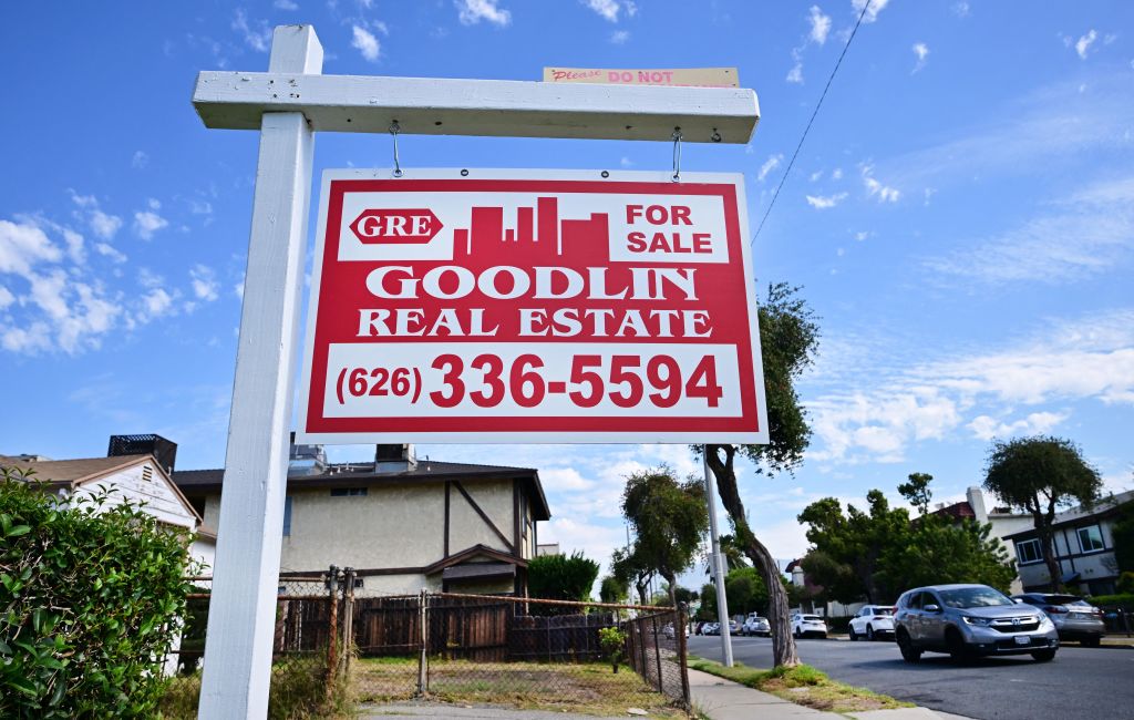 https://d.ibtimes.com/en/full/4563547/new-home-sales-surge-us-may-median-home-price-beats-records.jpg
