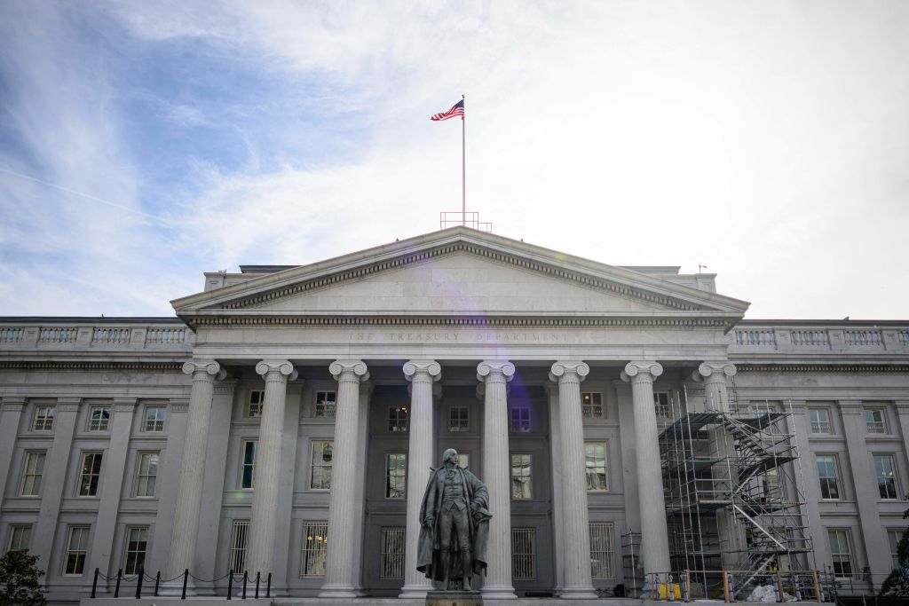 https://d.ibtimes.com/en/full/4564200/us-treasury-building.jpg