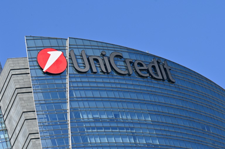 https://d.ibtimes.com/en/full/4564343/unicredit-having-already-built-big-stake-germanys-commerzbank-has-offered-101-billion-euros.jpg