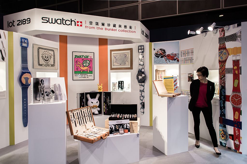 https://d.ibtimes.com/en/full/4564356/swatch-display.jpg