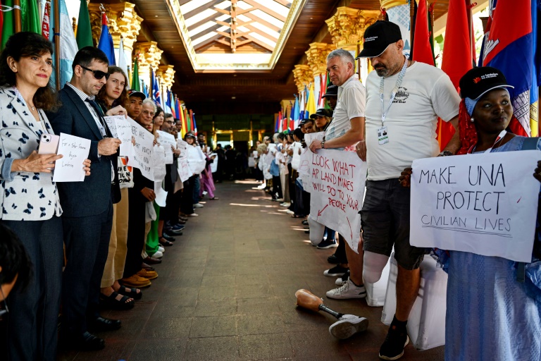 https://d.ibtimes.com/en/full/4564536/activists-landmine-survivors-hold-placards-decrying-us-decision-supply-anti-personnel-landmines.jpg