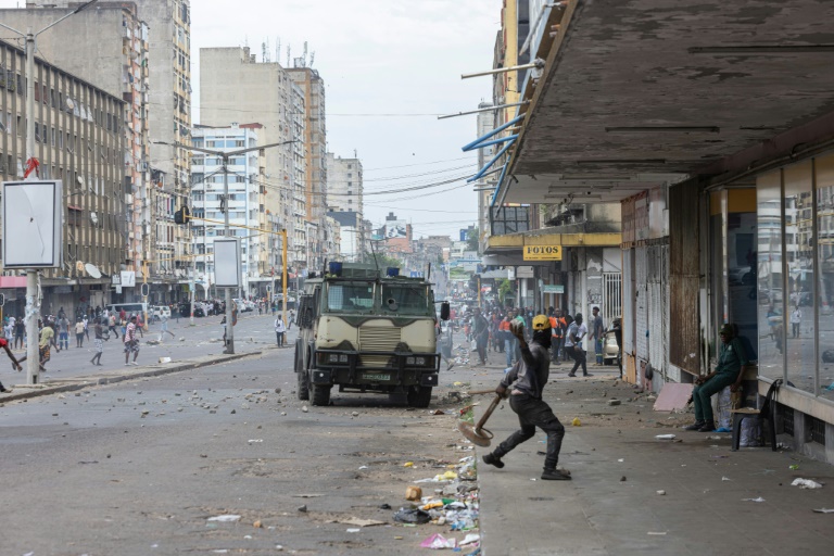 https://d.ibtimes.com/en/full/4564921/protester-throws-stone-armoured-vehicle-during-clashes-mozambiques-capital-maputo.jpg