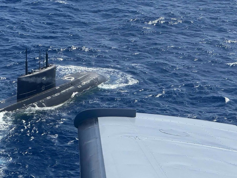 https://d.ibtimes.com/en/full/4565995/russian-submarine-pictured-november-28-philippine-military.jpg