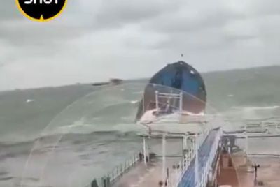 Russian oil tanker sinks