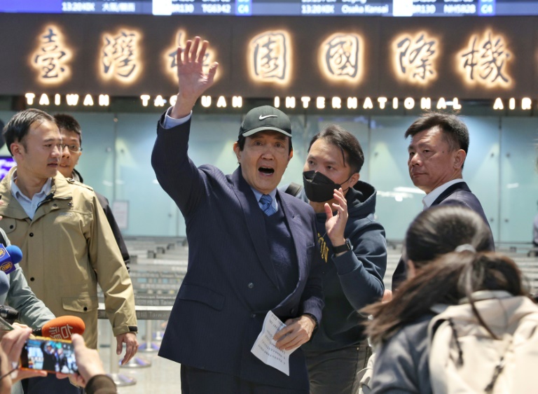 https://d.ibtimes.com/en/full/4569889/former-taiwanese-president-ma-ying-jeou-waves-reporters-before-leading-delegation-students-china.jpg