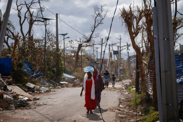 https://d.ibtimes.com/en/full/4569993/cyclone-left-scenes-utter-devastation.jpg