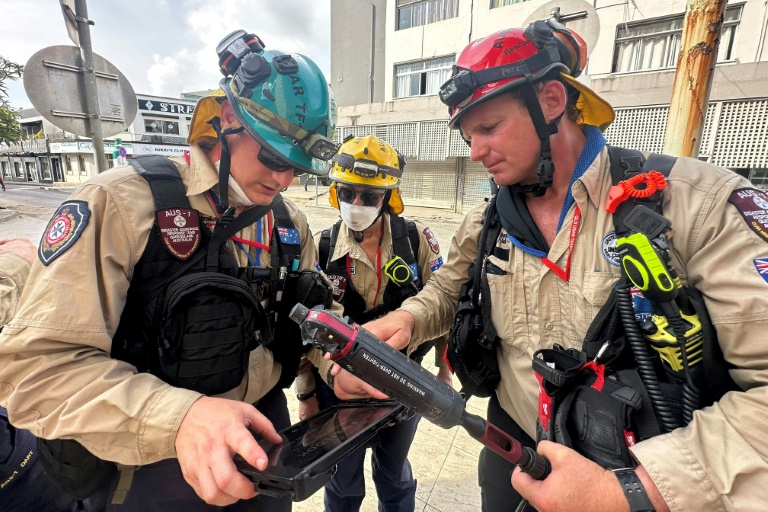 Rescuers Extend Search For Vanuatu Quake Survivors