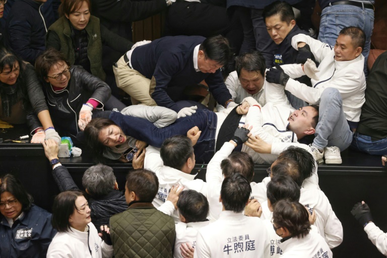 https://d.ibtimes.com/en/full/4570580/taiwanese-lawmakers-tackled-each-other-president-lai-ching-tes-party-tried-block-passage-bills.jpg