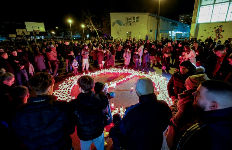 https://d.ibtimes.com/en/full/4570928/residents-have-been-lighting-candles-leaving-messages-condolences-near-school-where-attack.jpg