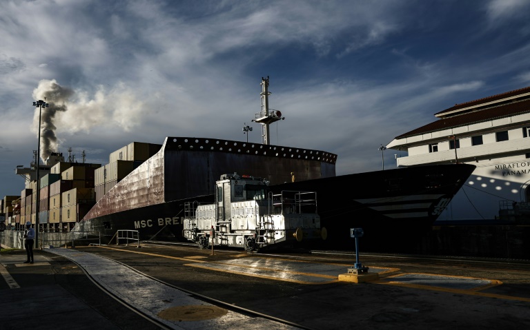 https://d.ibtimes.com/en/full/4571222/cargo-ship-passes-through-miraflores-locks-panama-canal.jpg