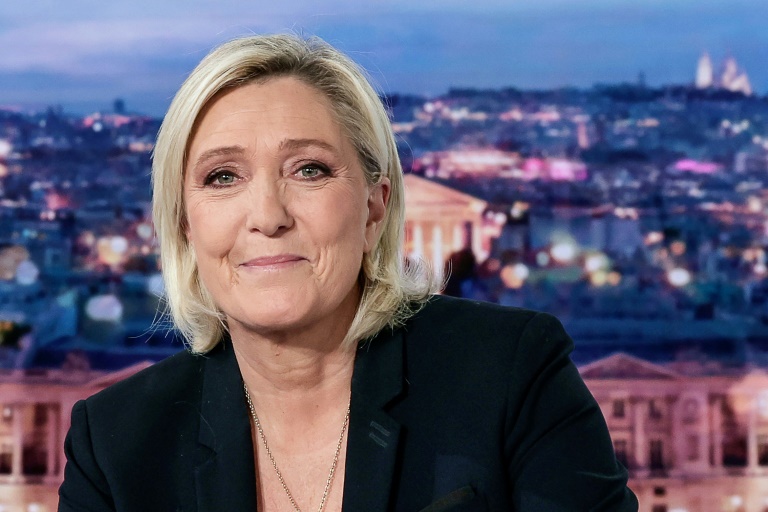 https://d.ibtimes.com/en/full/4571296/far-right-leader-marine-le-pen-has-said-she-preparing-early-presidential-election.jpg