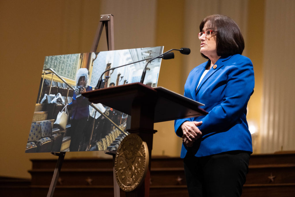 https://d.ibtimes.com/en/full/4571611/annie-kuster-retirning.jpg