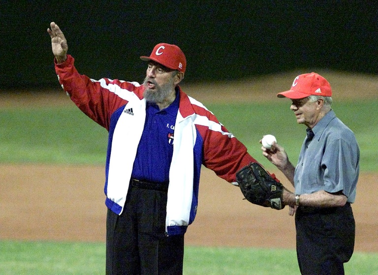 https://d.ibtimes.com/en/full/4571949/cuban-president-fidel-castro-l-calls-time-former-us-president-jimmy-carter-r-prepares-throw.jpg