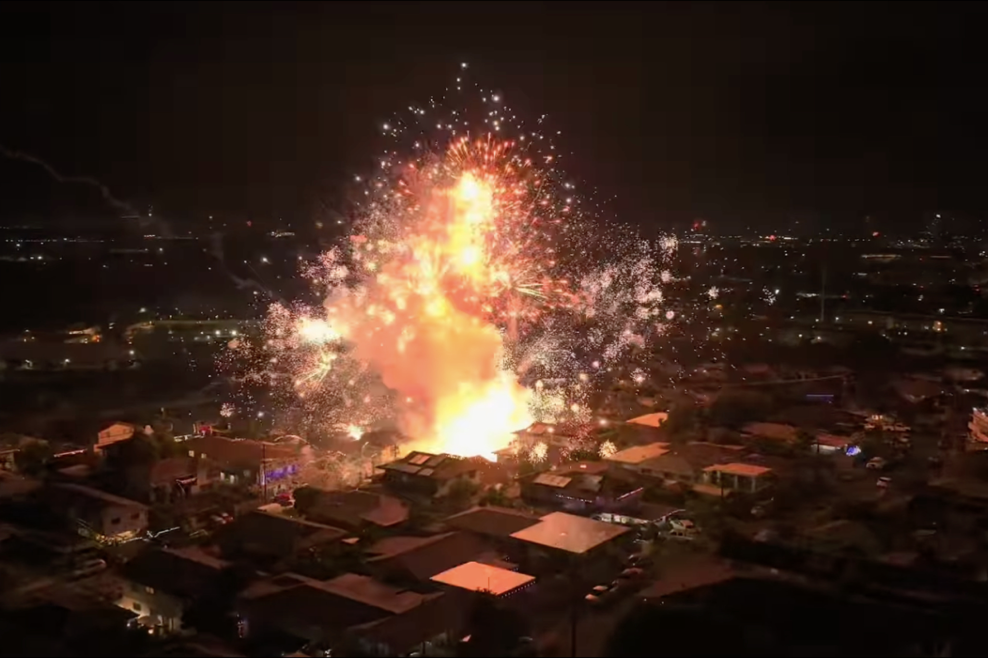 WATCH: New Year's Fireworks Explosion in Honolulu Leaves 2 Dead, 22 ...